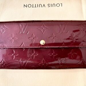 Authentic Louis Vuitton Amarante Monogram Vernis Sarah Wallet in Burgundy